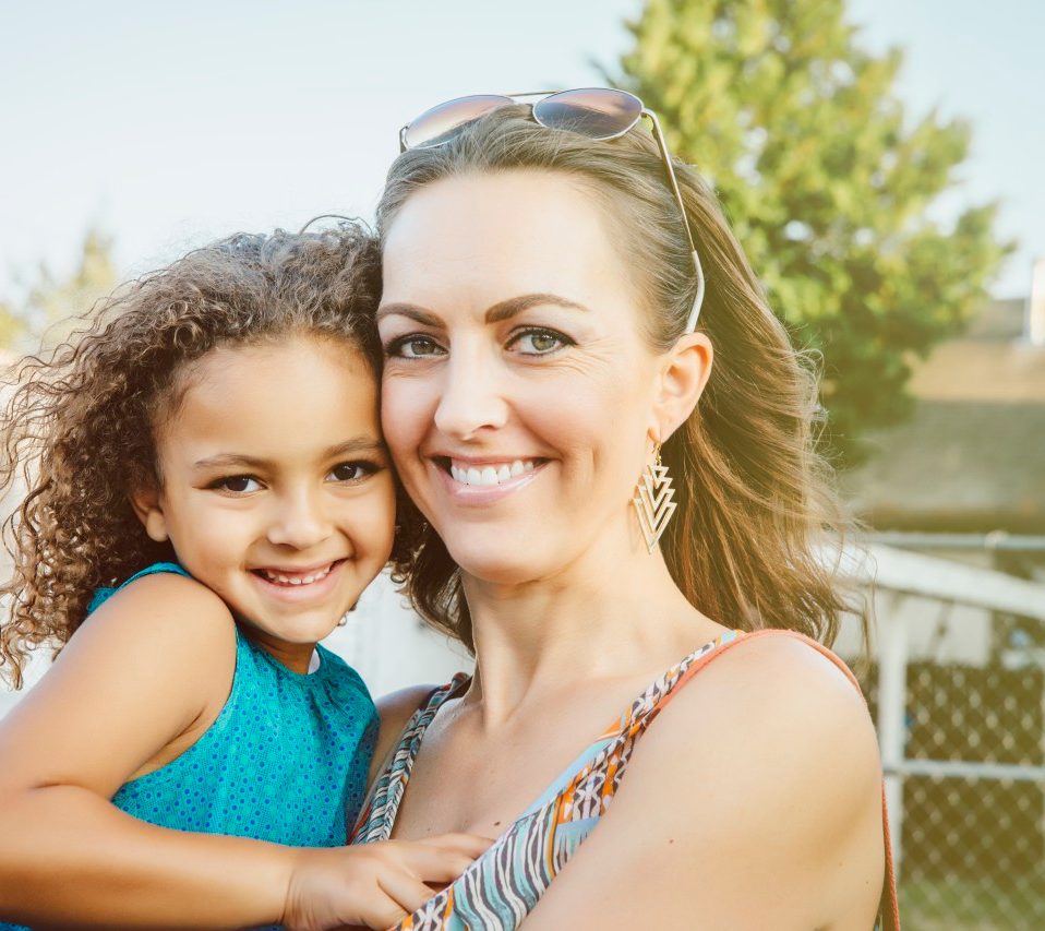 23 Aug 2014 --- Happy mom holding smiling daughter (4-5) --- Image by © Inti St. Clair/Corbis