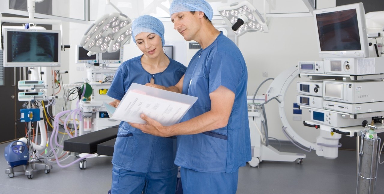 Surgeons reviewing medical chart in hospital operating room --- Image by Â© Ian Lishman/Juice Images/Corbis