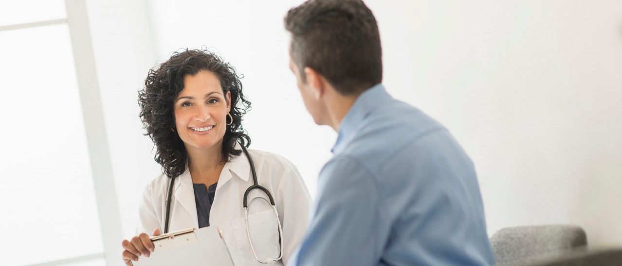 42-62351741 03 Jun 2014 --- Doctor talking with patient --- Image by © Tetra Images/Corbis