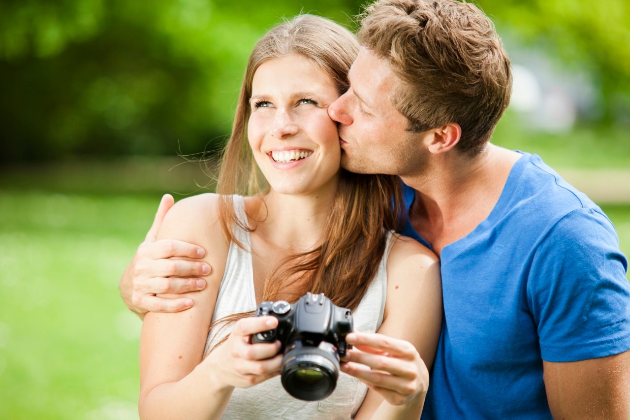 10 May 2012 --- Happy couple in park with camera --- Image by © Corwin von Kuhwede/Westend61/Corbis